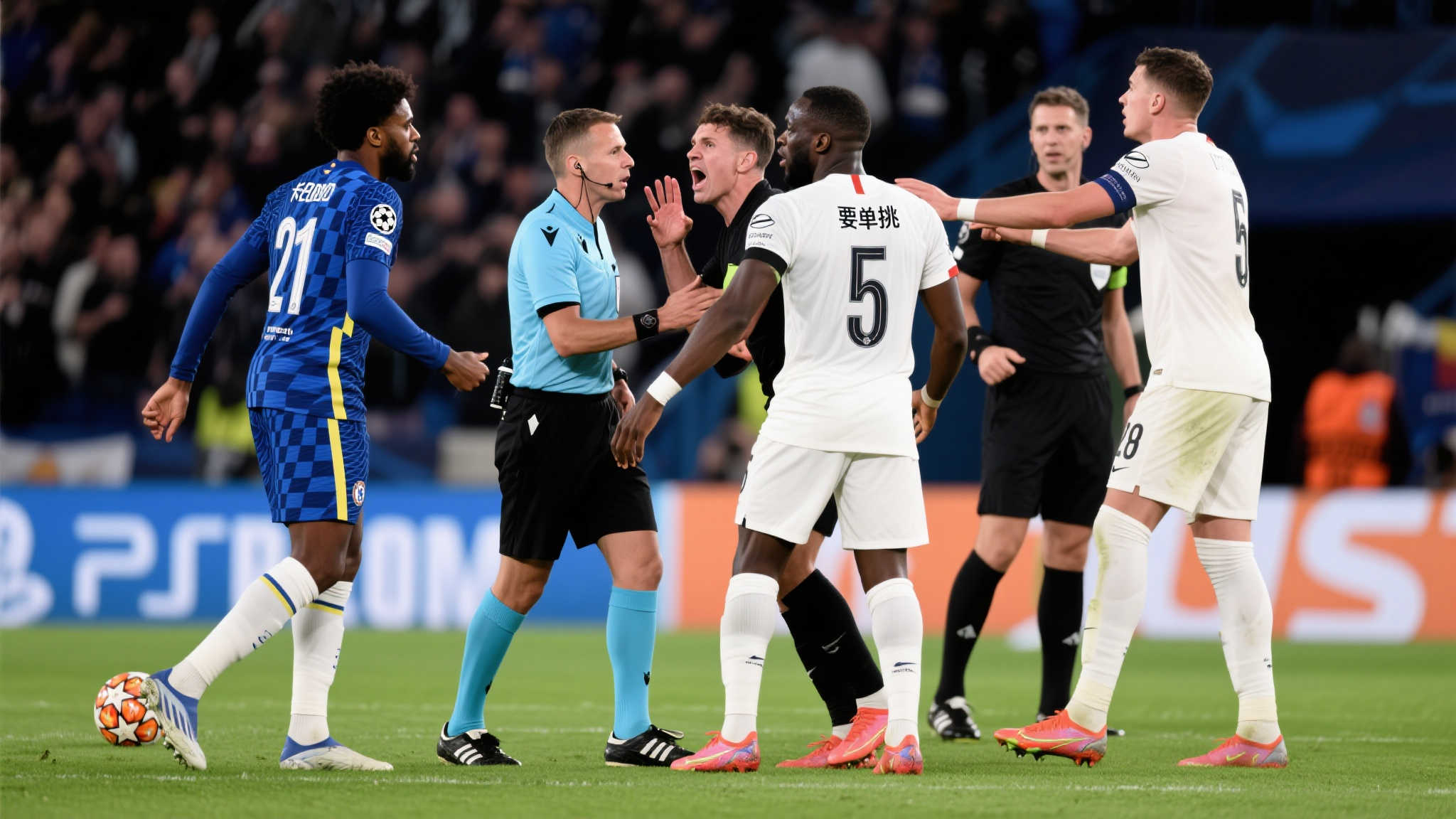 吕迪格遭卡布拉尔言语挑衅,两人现场对峙升级为单挑事件 吕迪格遭卡布拉尔言语挑衅,两人现场对峙升级为单挑事件